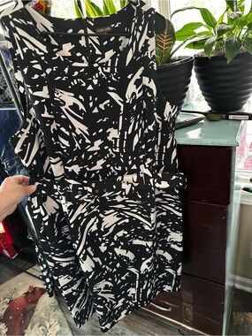 Voir Voir Black and White Abstract Belted Midi Dress